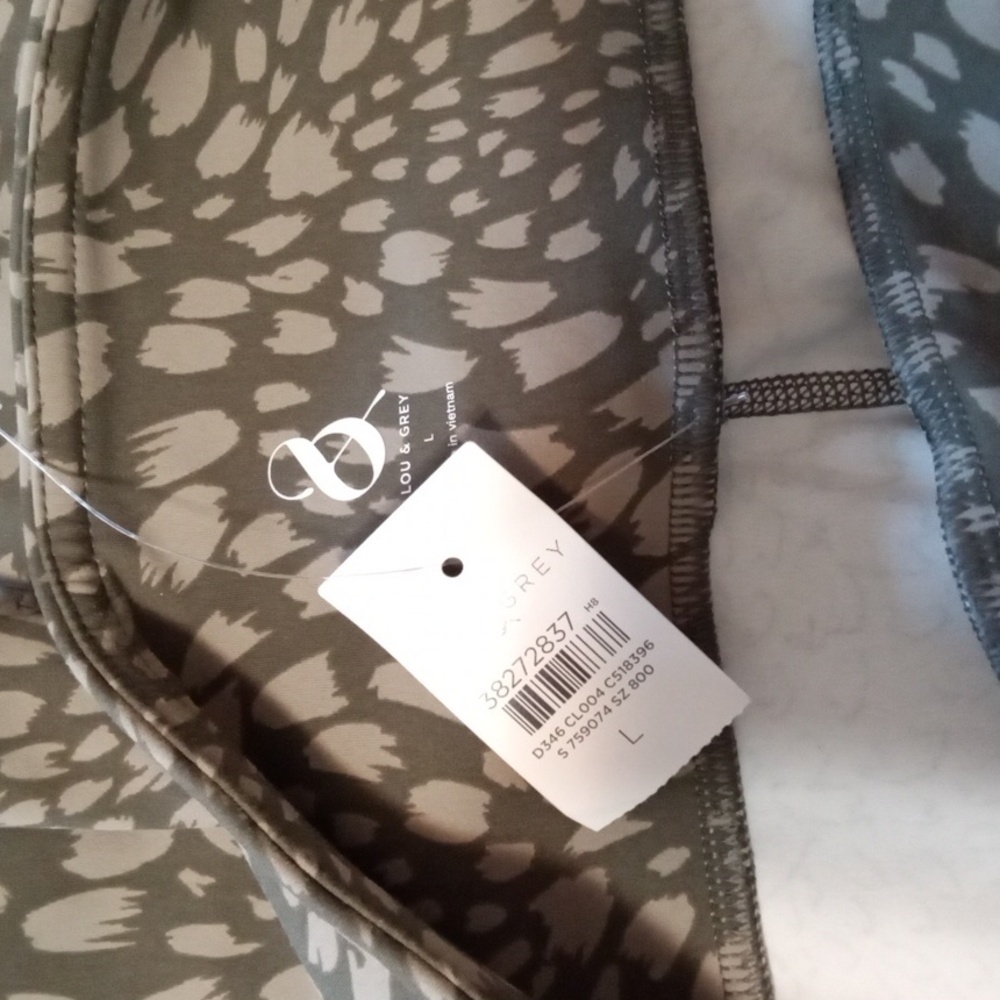 NWT! Lou & Grey Olive Patterned Leggings - Picture 5 of 9